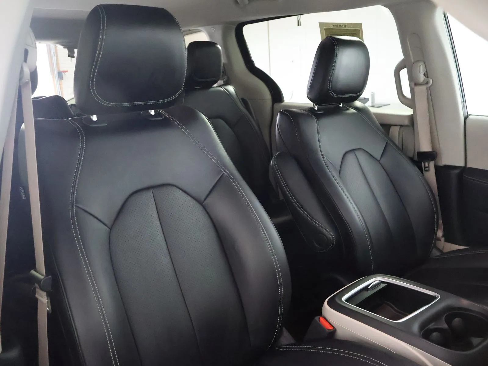 Chrysler Pacifica photo 48