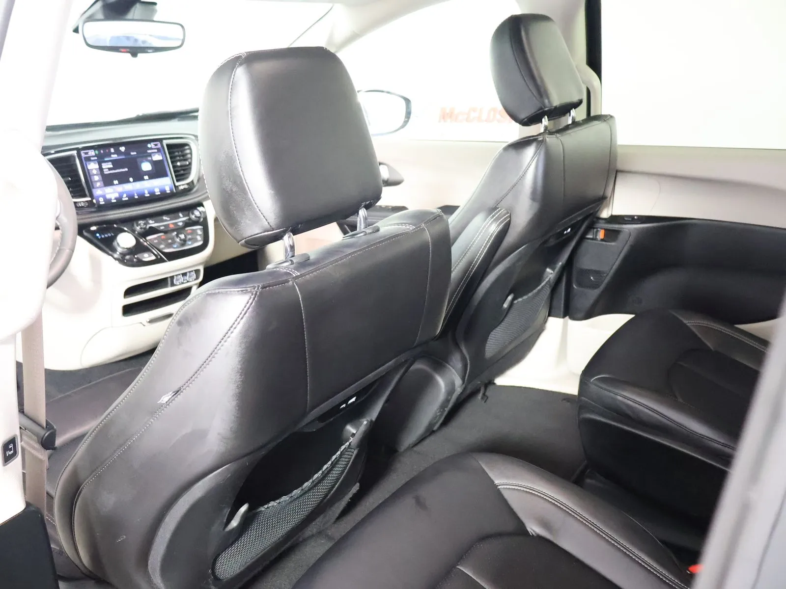 Chrysler Pacifica photo 36