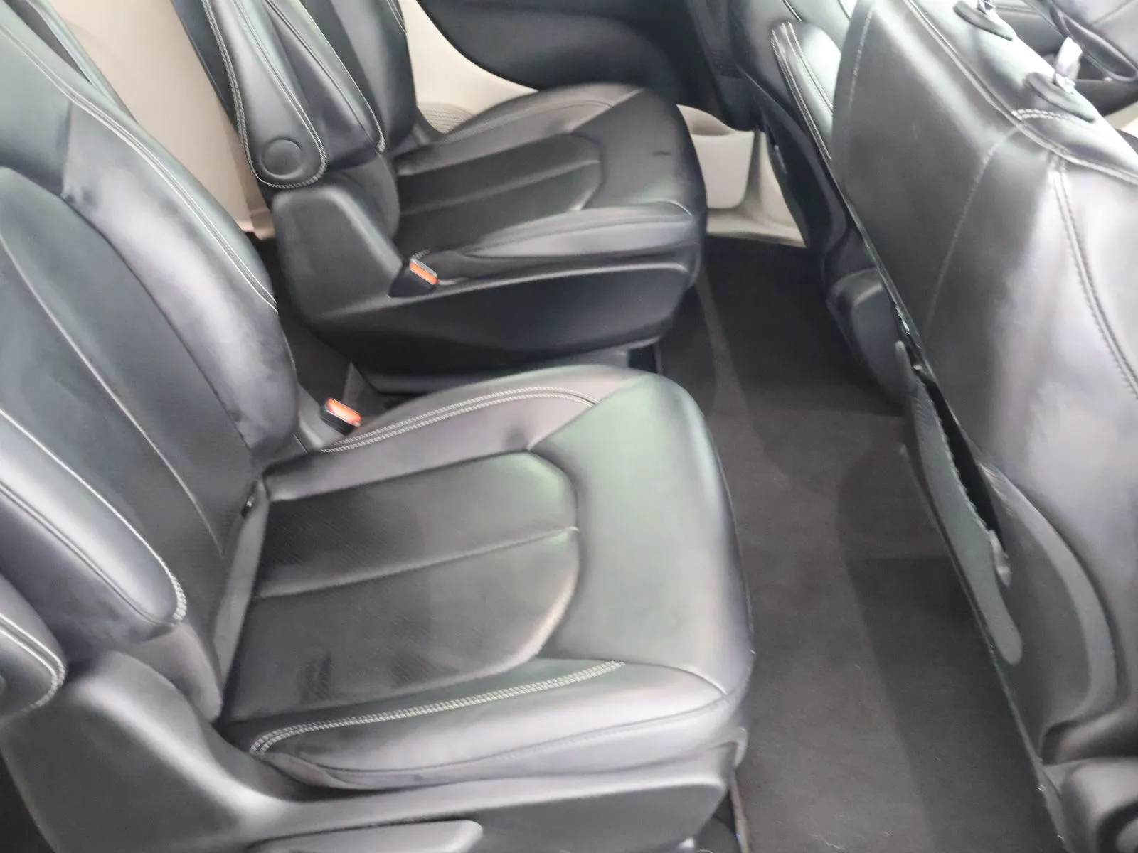 Chrysler Pacifica photo 42