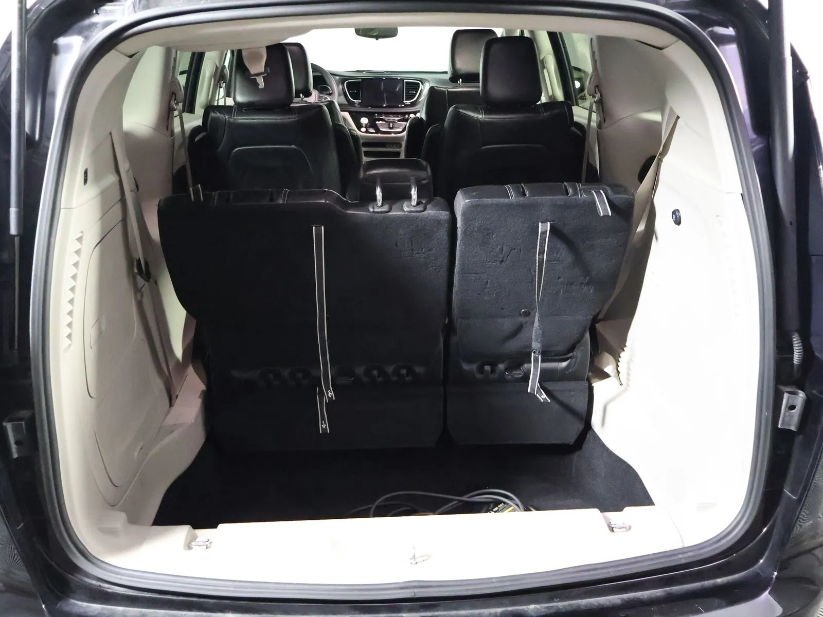 Chrysler Pacifica photo 9