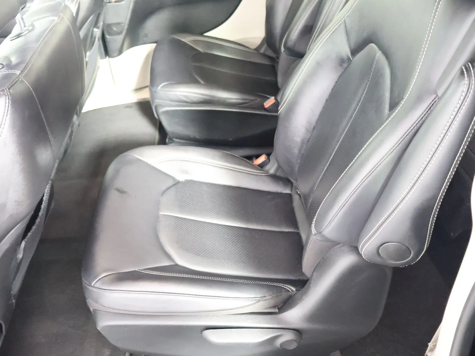 Chrysler Pacifica photo 37