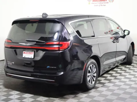 More photos of 2024 Chrysler Pacifica Hybrid Select at McCloskey Imports & 4x4s (Licensed as McCloskey Isuzu), CO