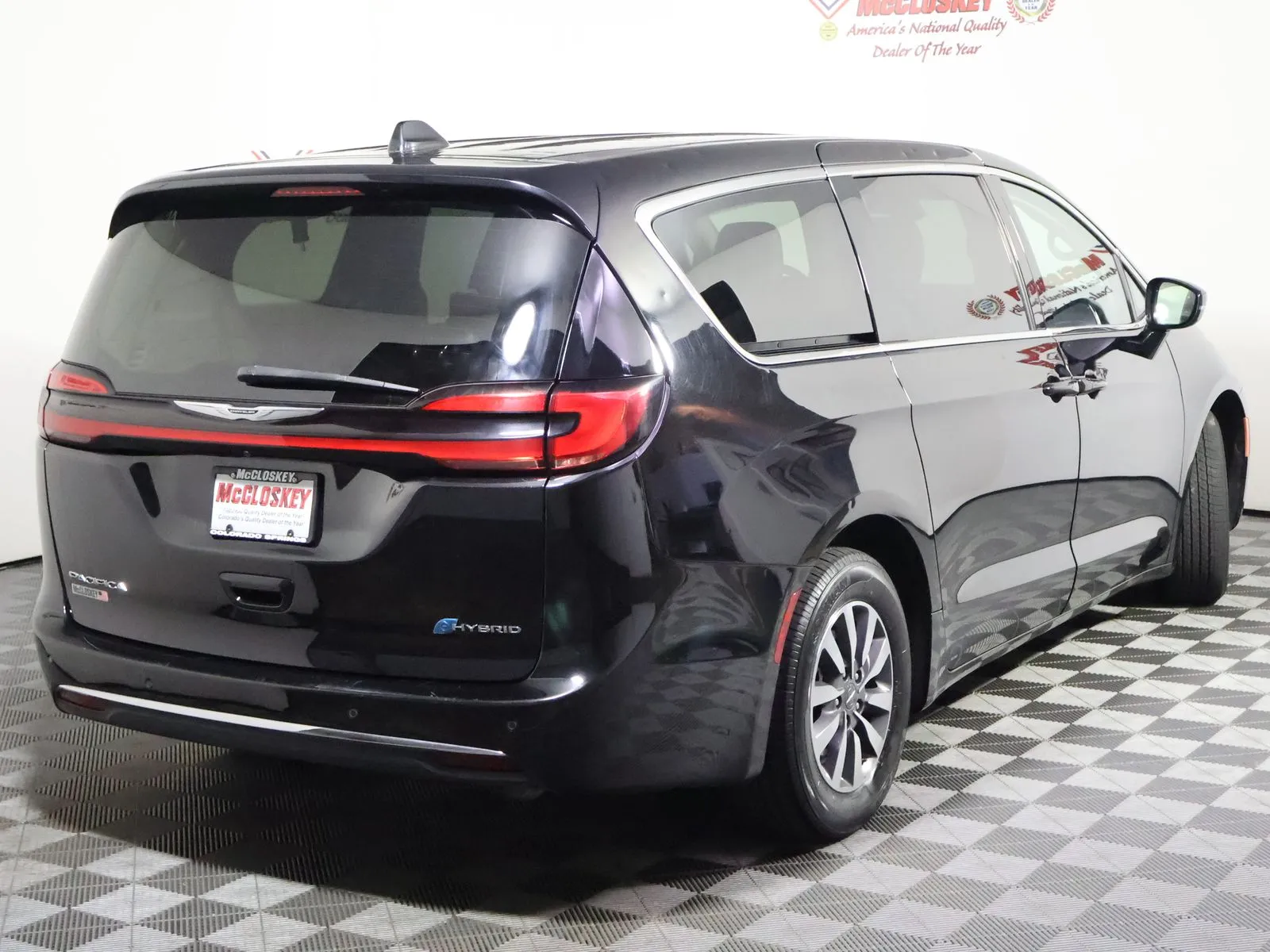 Chrysler Pacifica photo 5