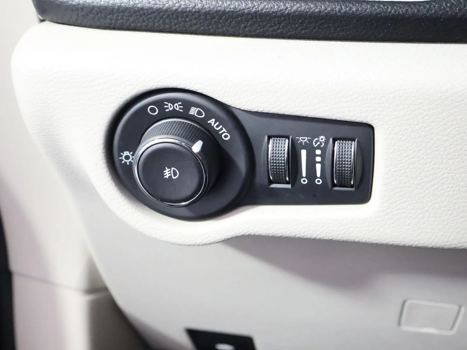 Chrysler Pacifica photo 31