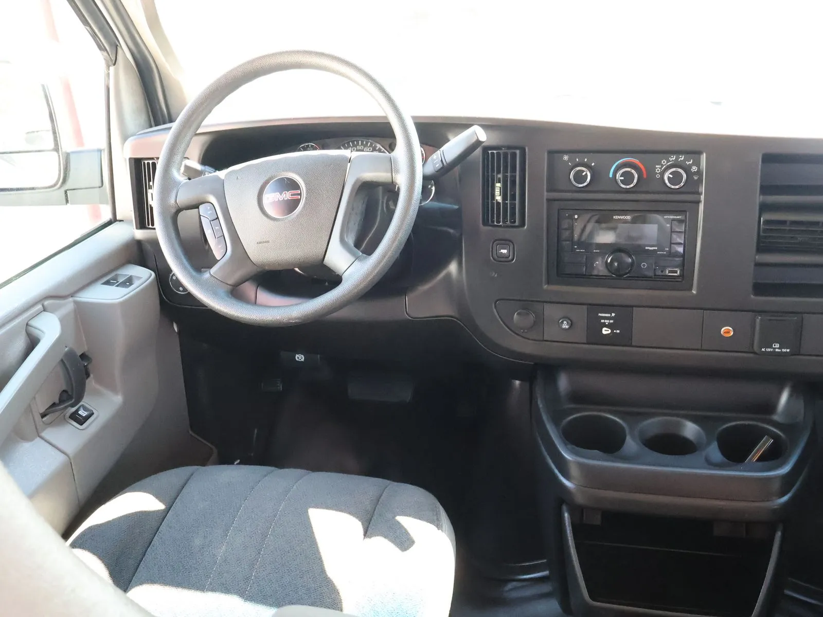 GMC Savana photo 36