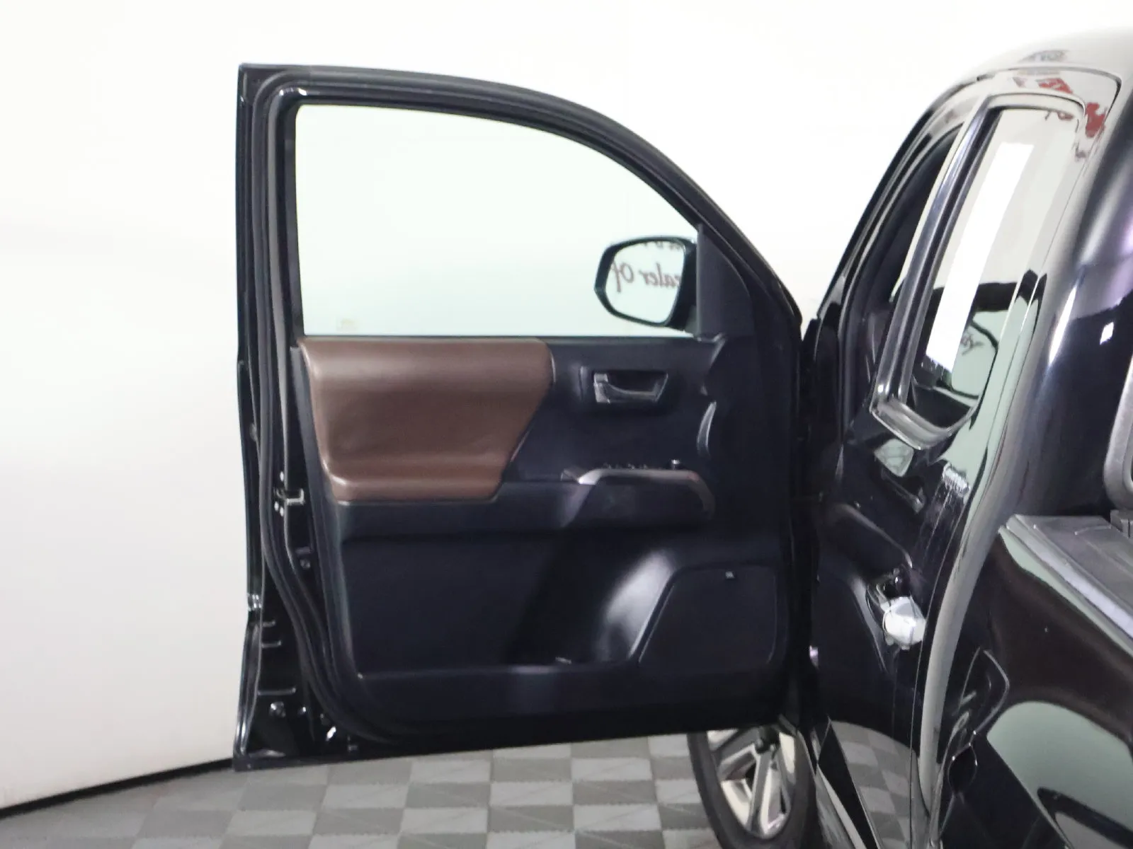 Toyota Tacoma photo 22