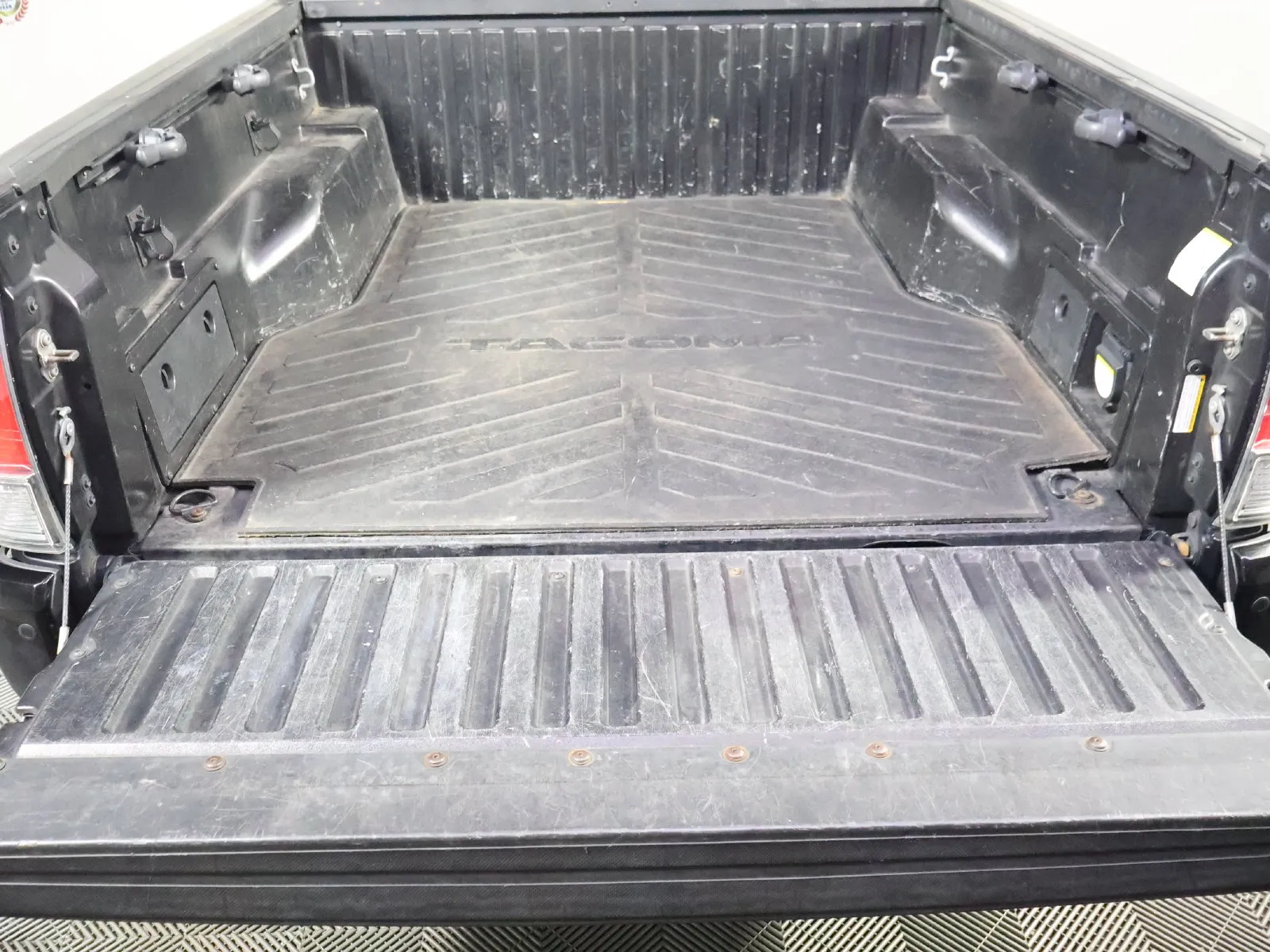 Toyota Tacoma photo 9