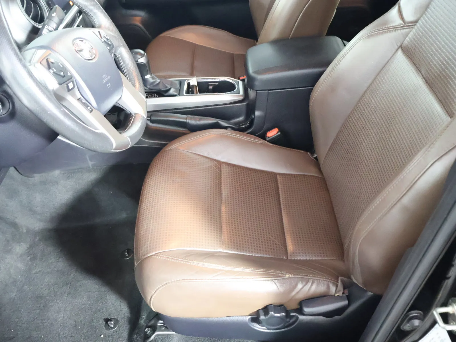 Toyota Tacoma photo 24