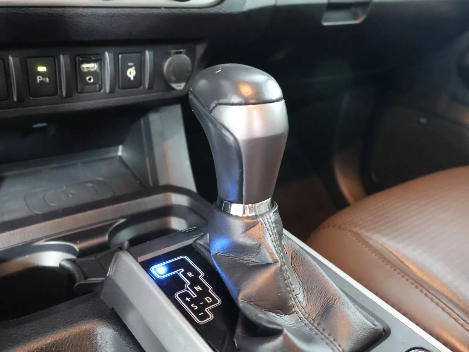 Toyota Tacoma photo 36