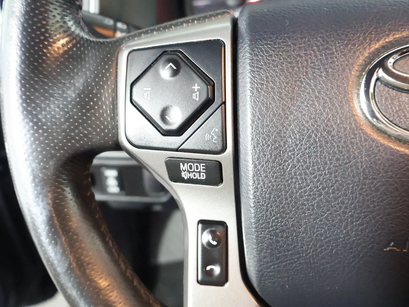 Toyota Tacoma photo 34