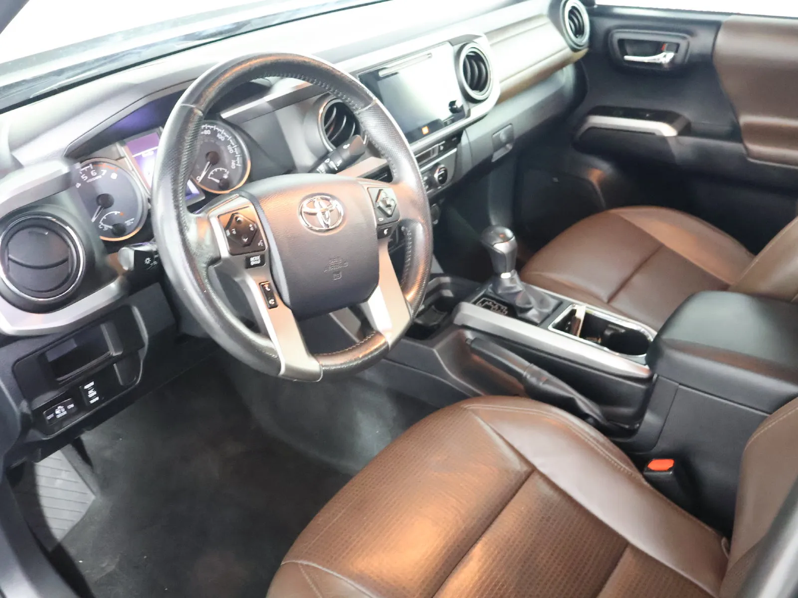 Toyota Tacoma photo 23