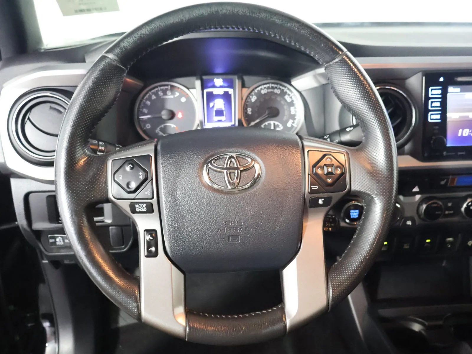 Toyota Tacoma photo 32