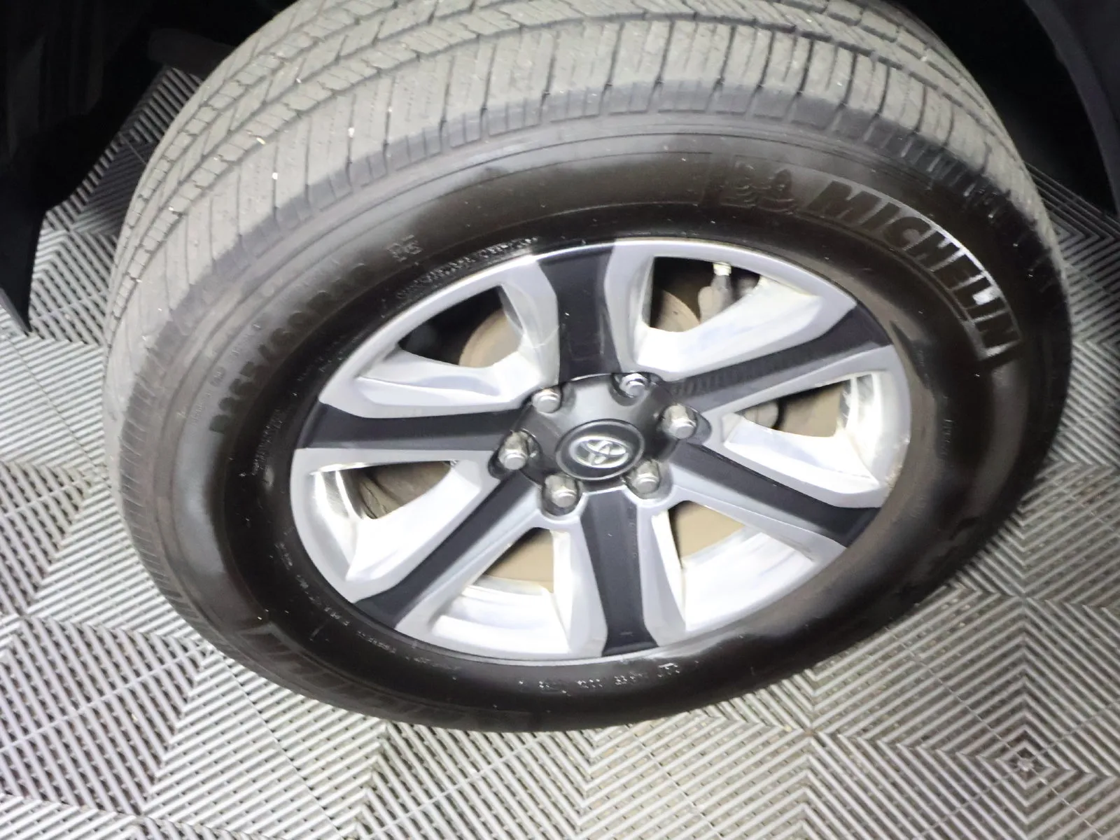 Toyota Tacoma photo 18