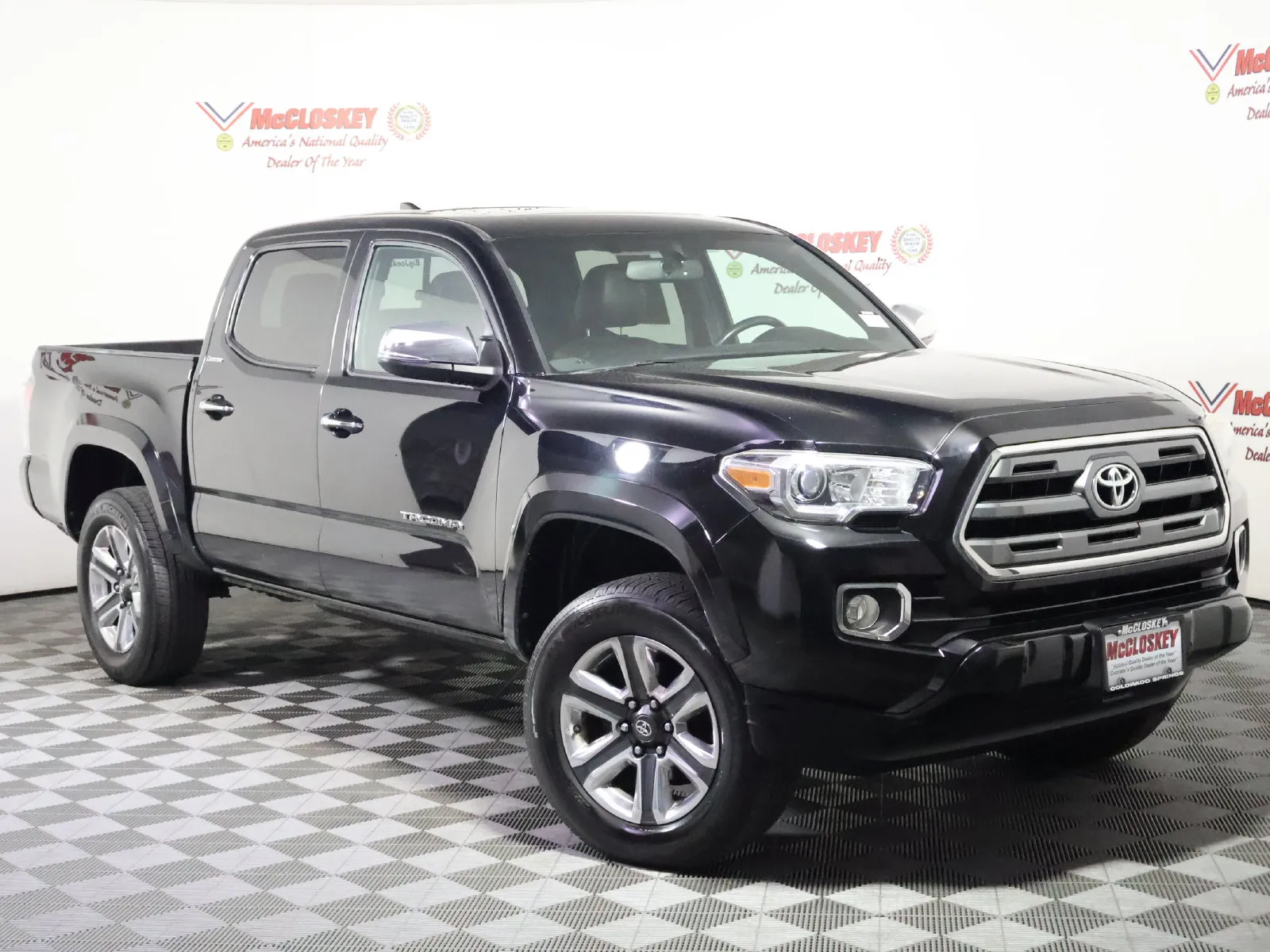 Toyota Tacoma photo 2