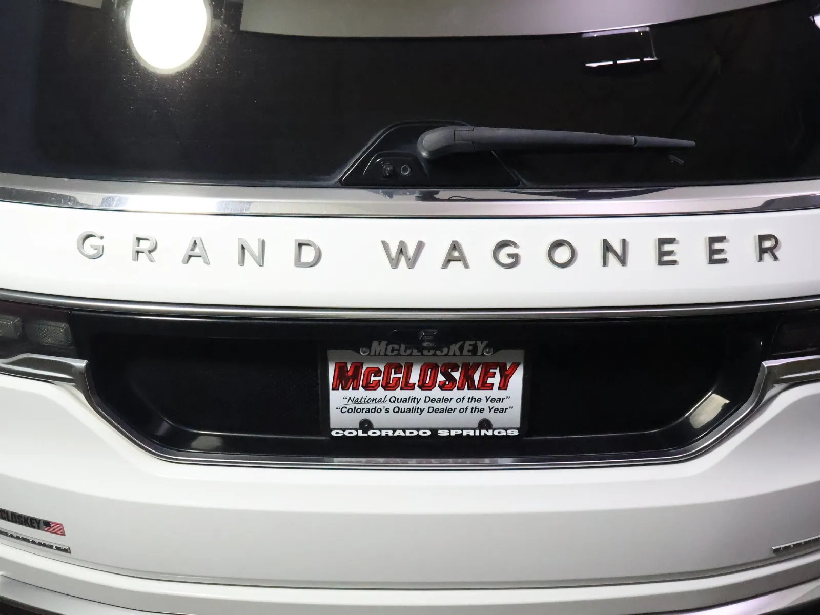 Jeep Grand Wagoneer photo 8