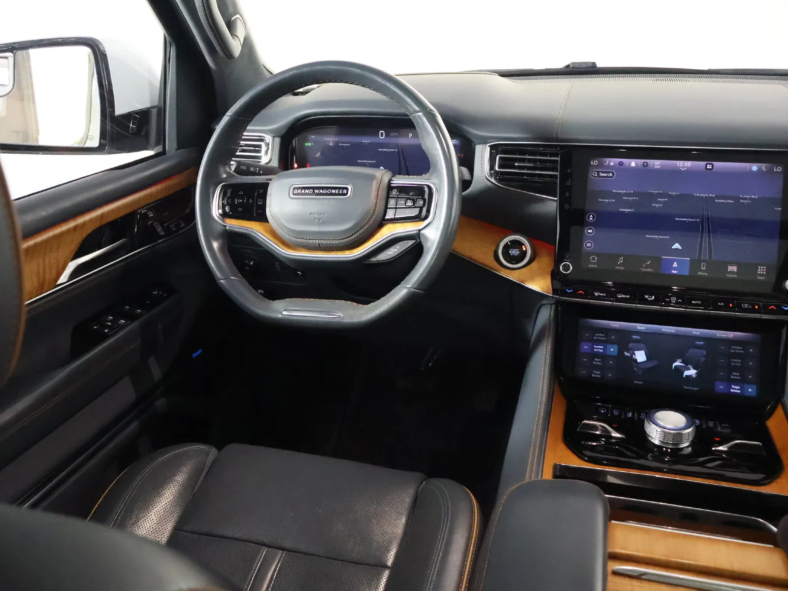 Jeep Grand Wagoneer photo 44