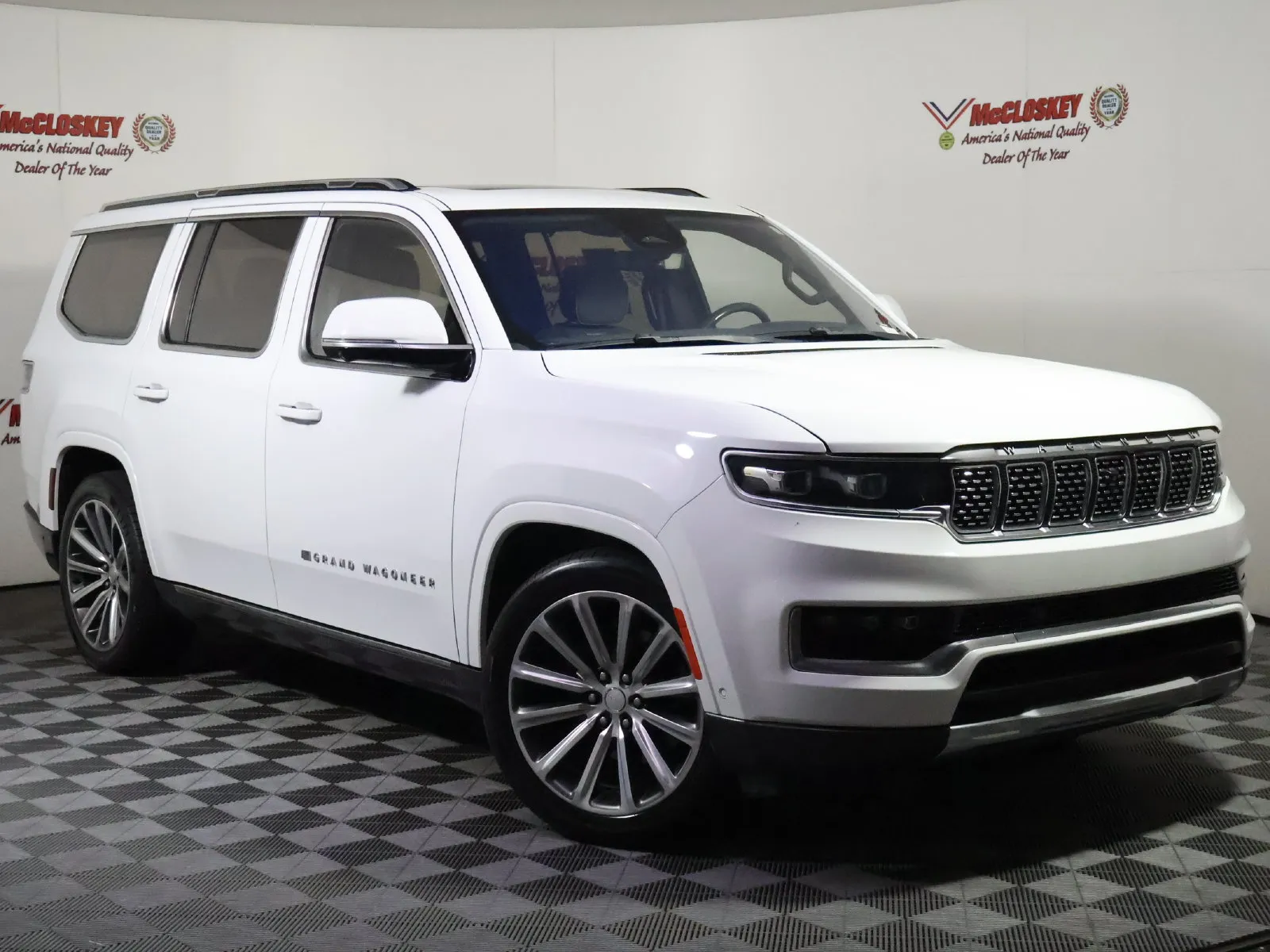 Jeep Grand Wagoneer photo 2