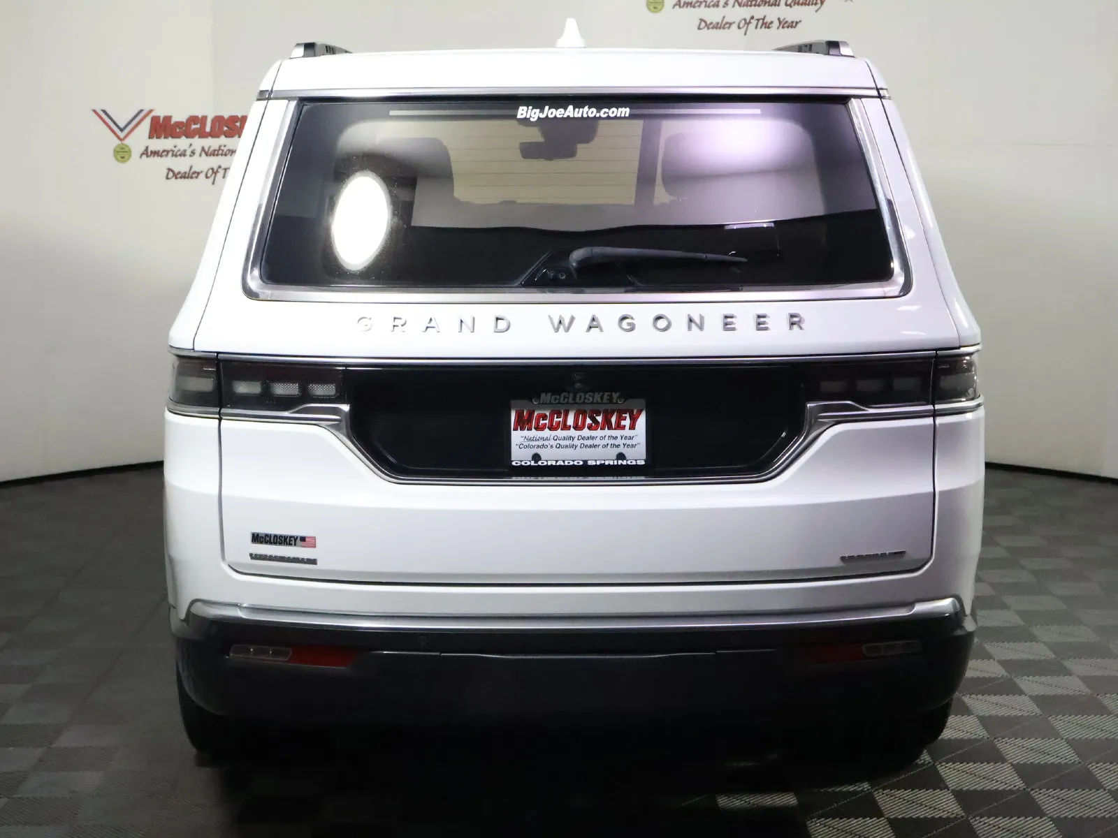Jeep Grand Wagoneer photo 6