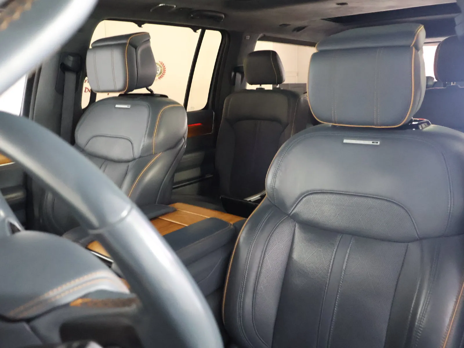 Jeep Grand Wagoneer photo 42