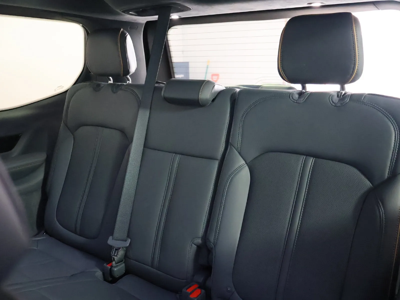 Jeep Grand Wagoneer photo 55