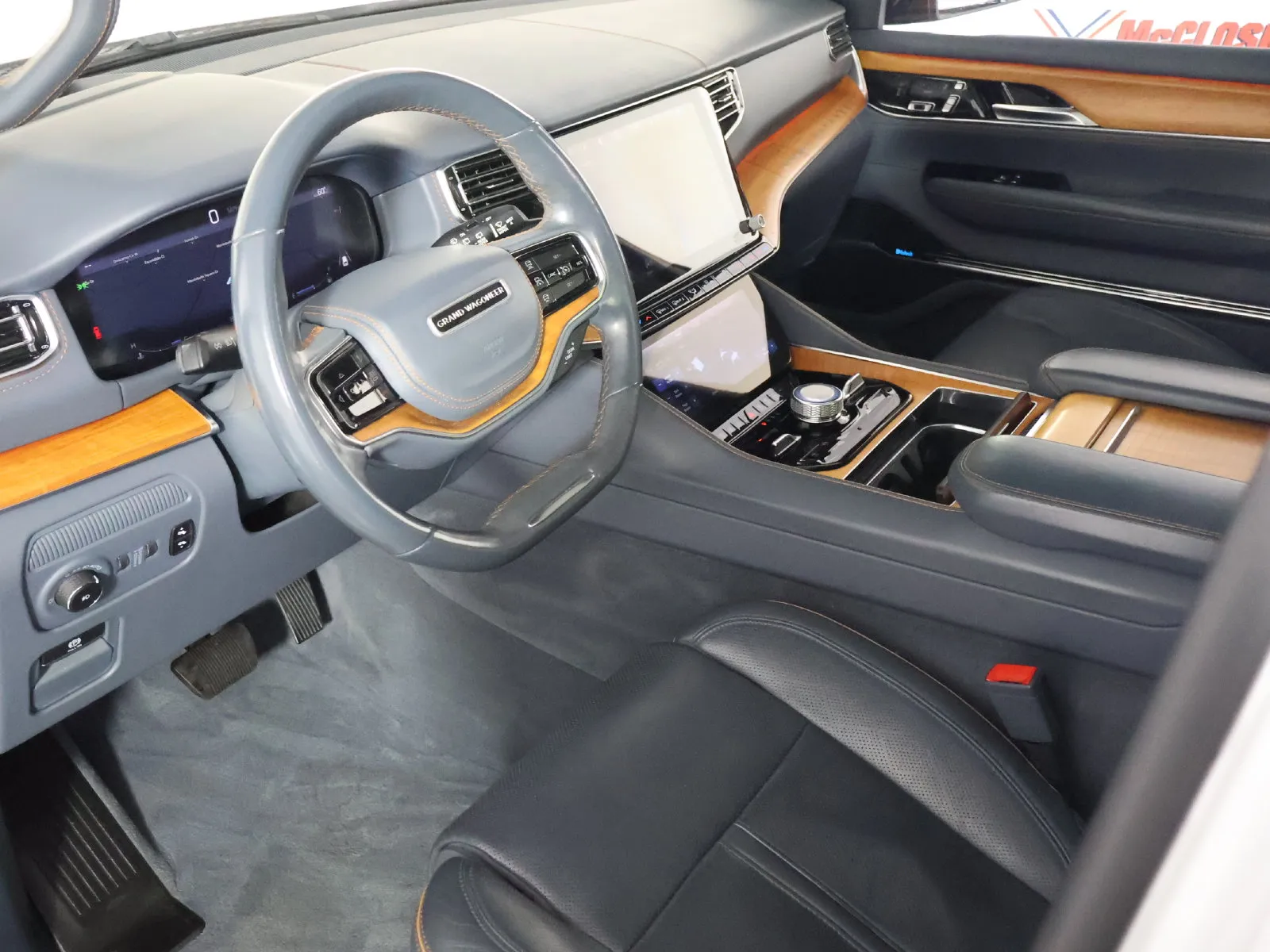 Jeep Grand Wagoneer photo 40