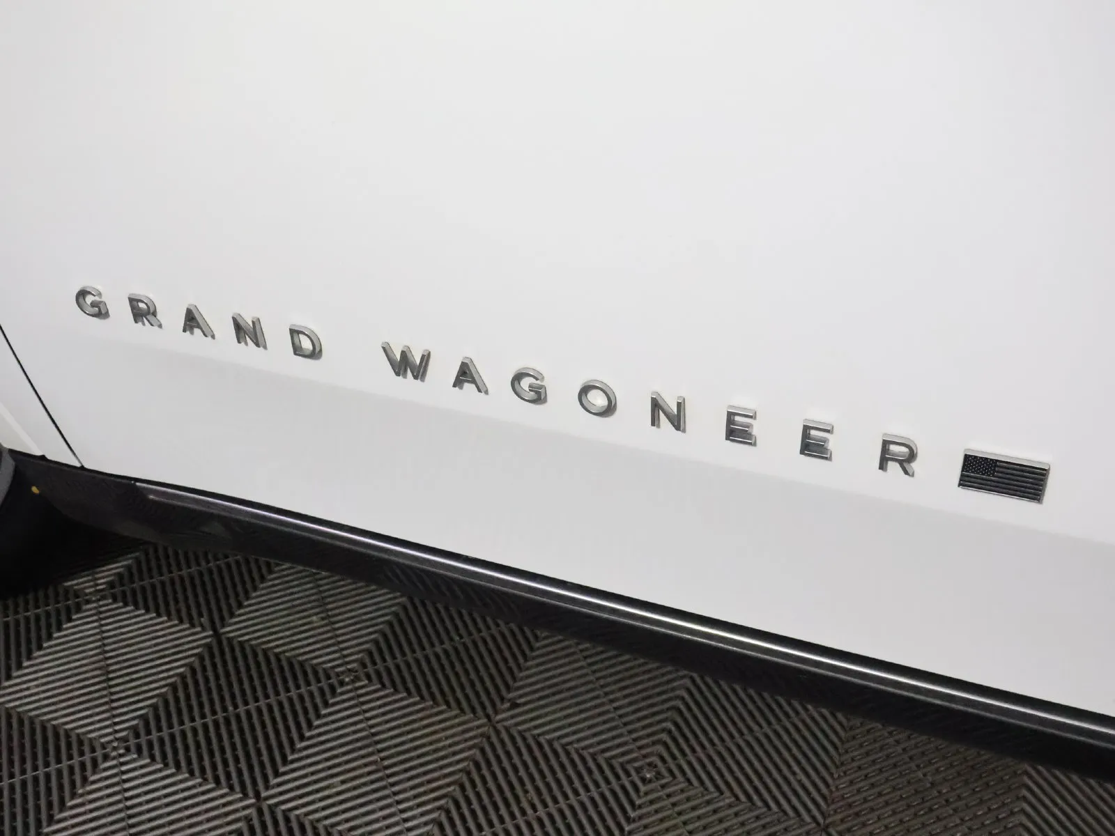 Jeep Grand Wagoneer photo 19