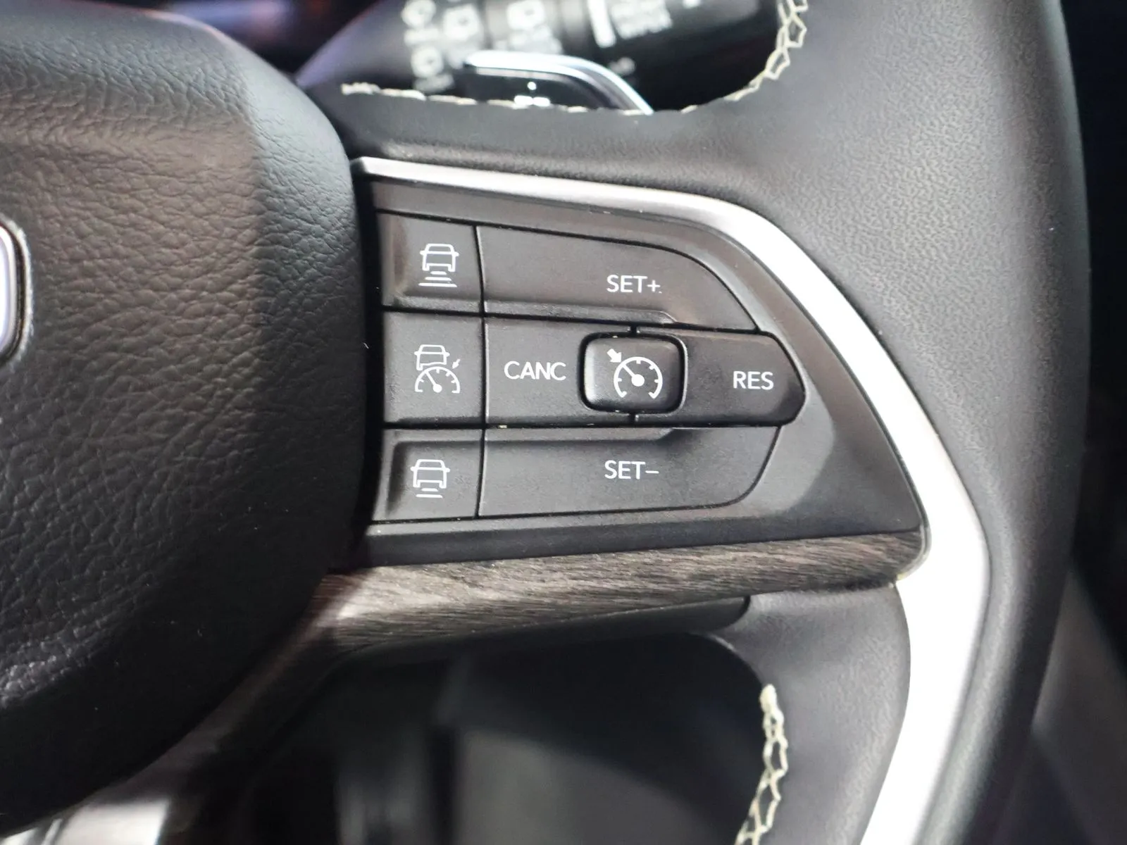Jeep Grand Cherokee photo 31