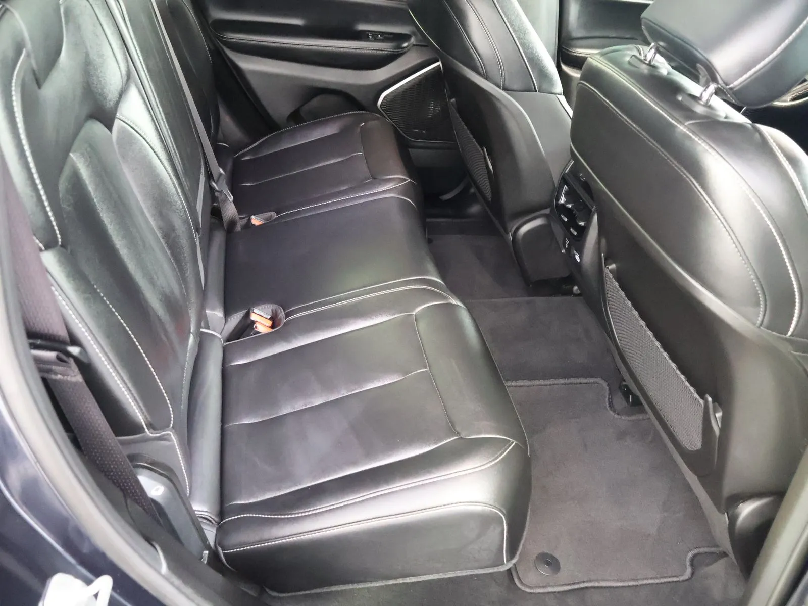 Jeep Grand Cherokee photo 49