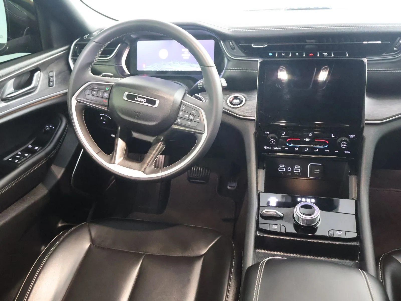 Jeep Grand Cherokee photo 25