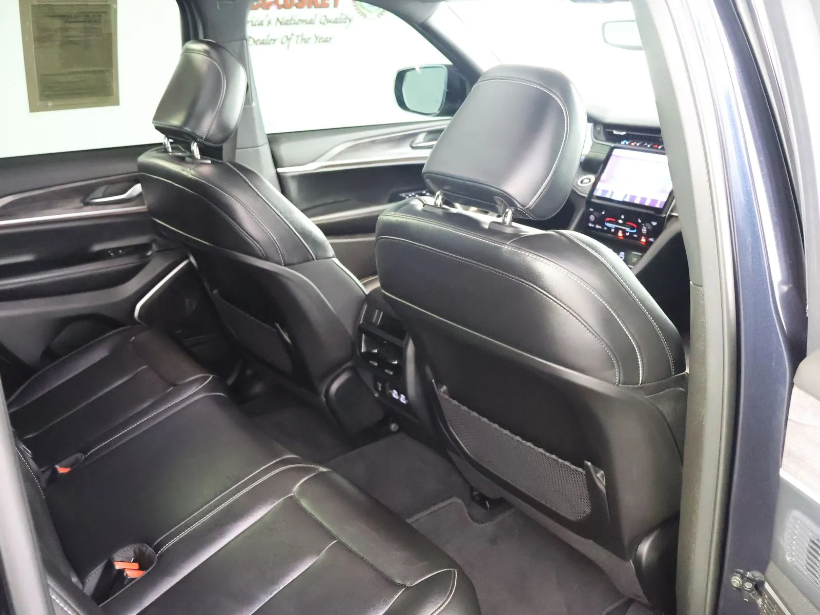 Jeep Grand Cherokee photo 48