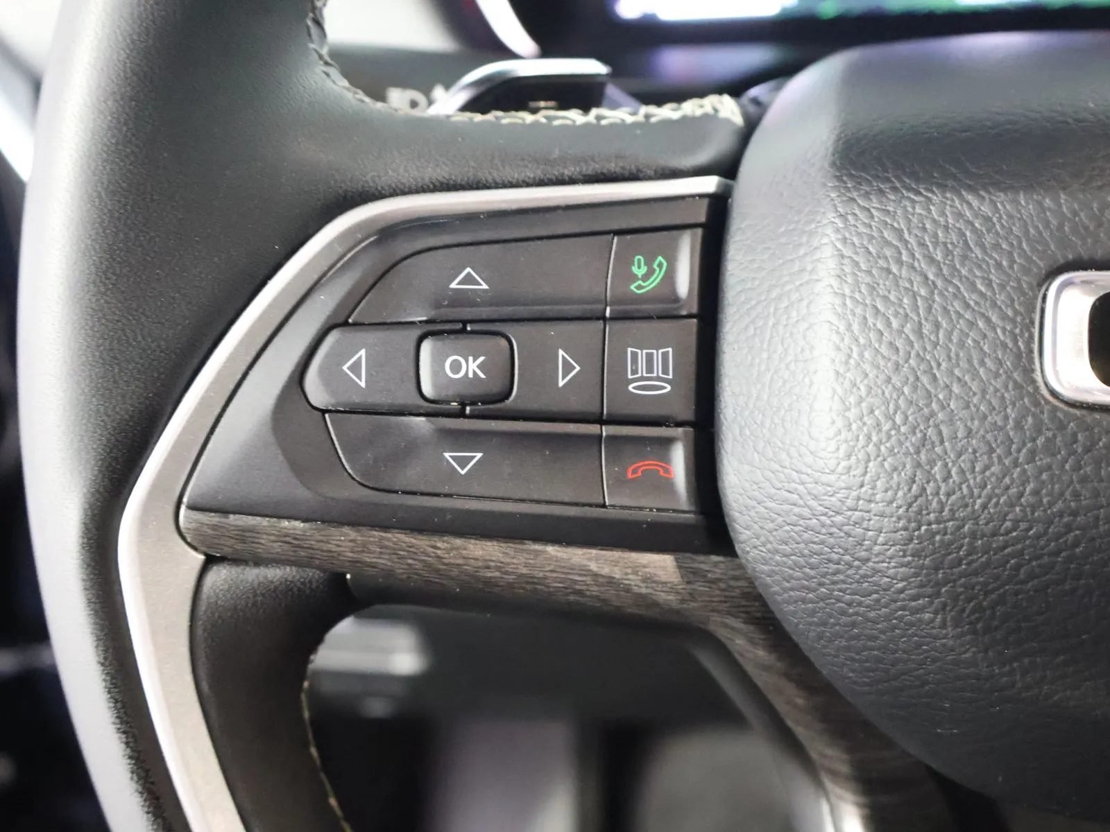 Jeep Grand Cherokee photo 30