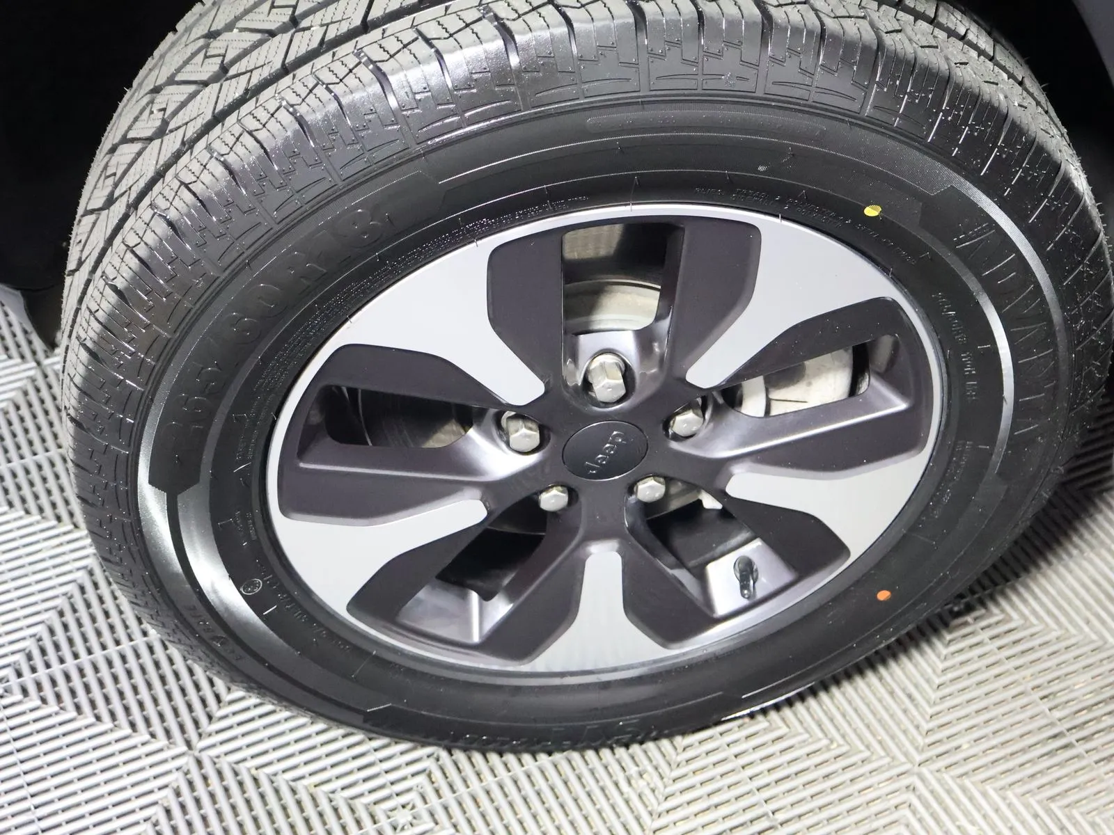 Jeep Grand Cherokee photo 16