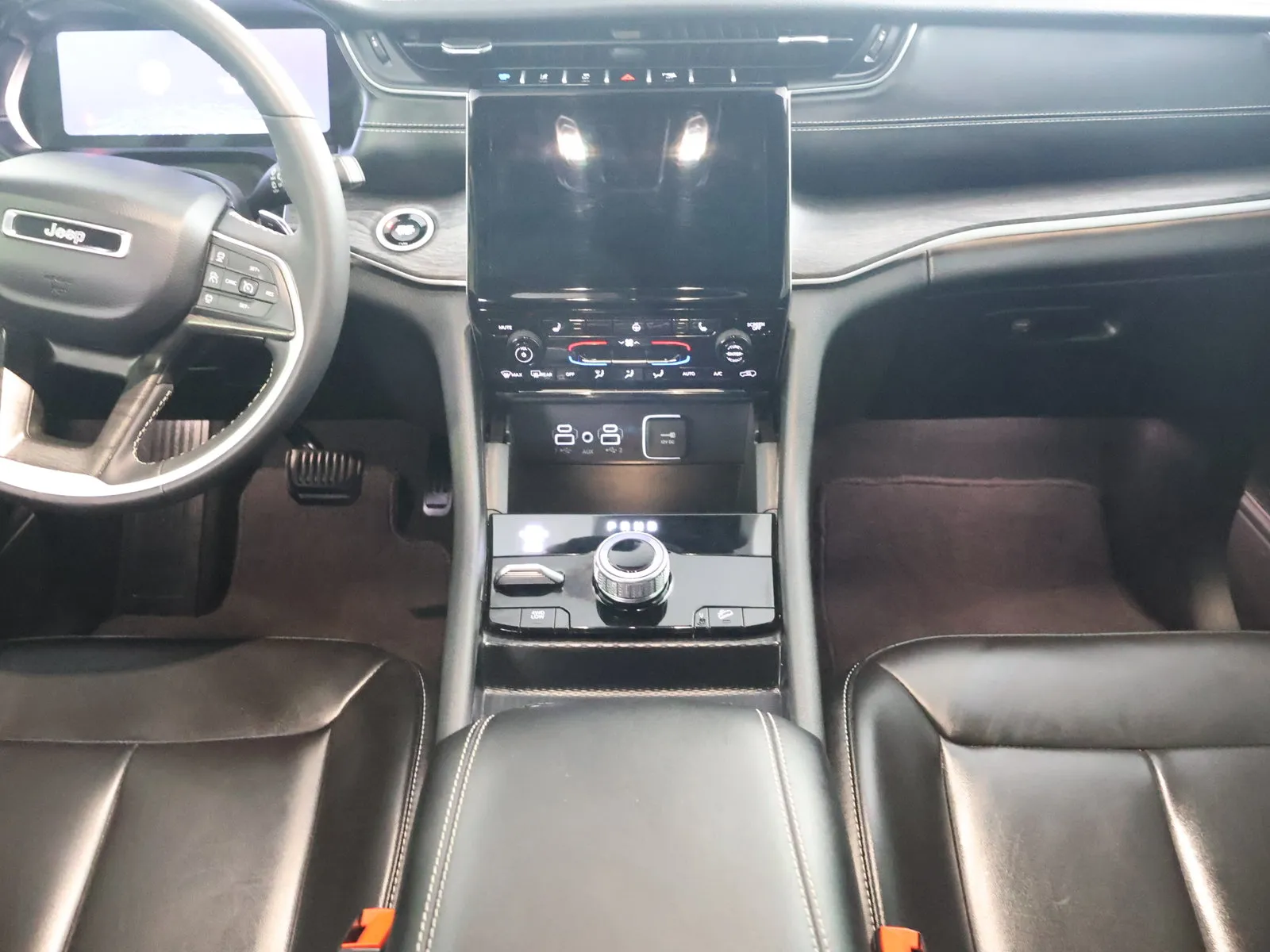Jeep Grand Cherokee photo 24
