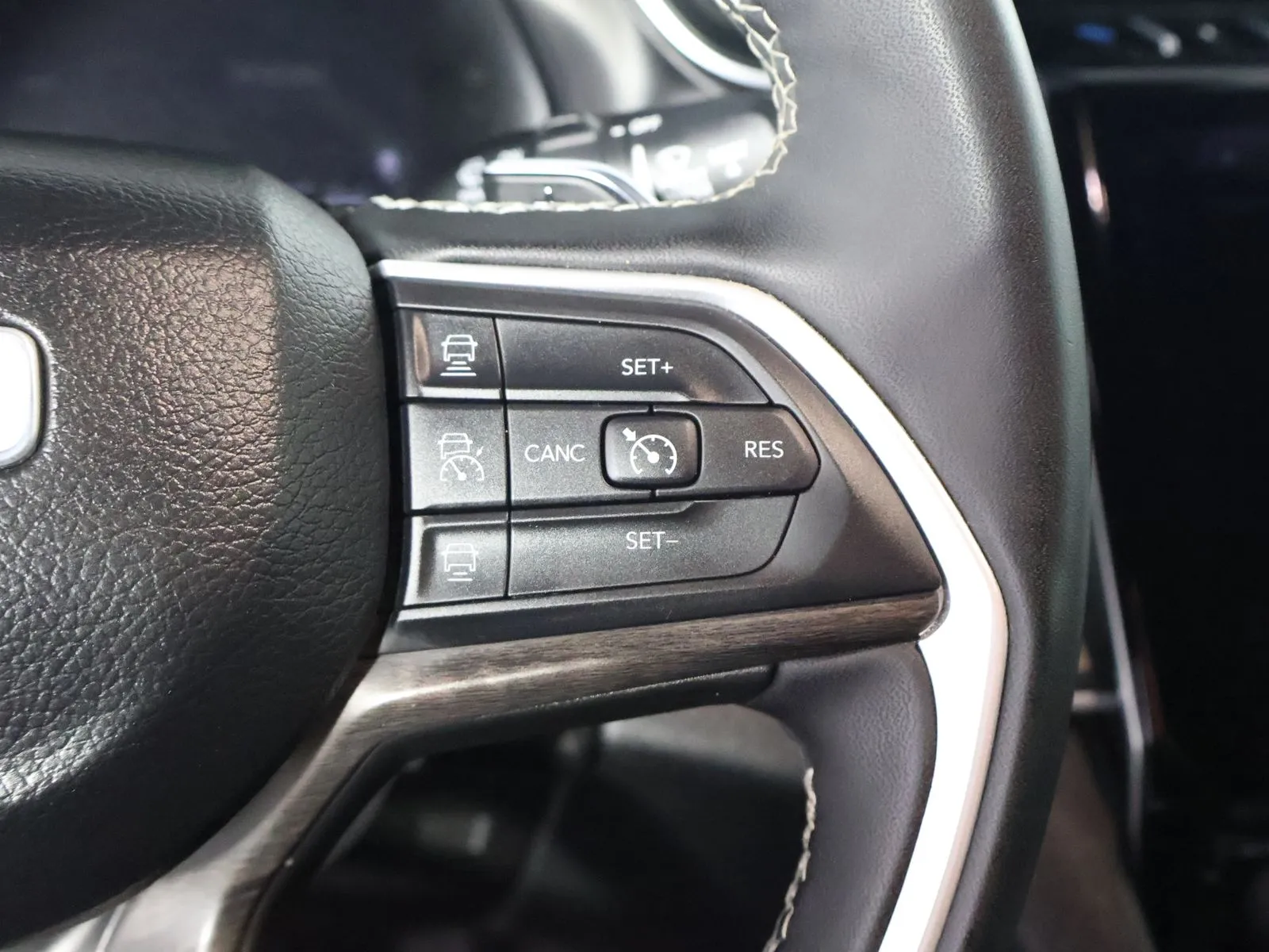 Jeep Grand Cherokee photo 34