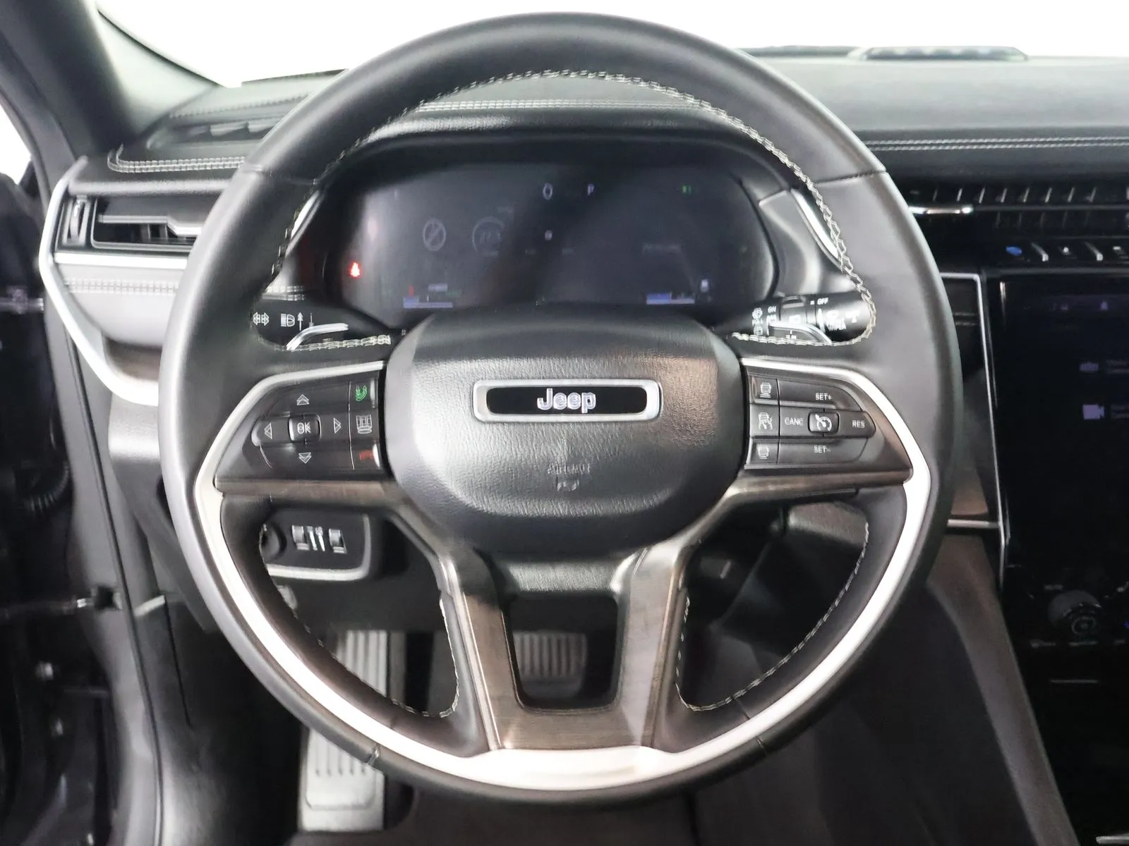 Jeep Grand Cherokee photo 31