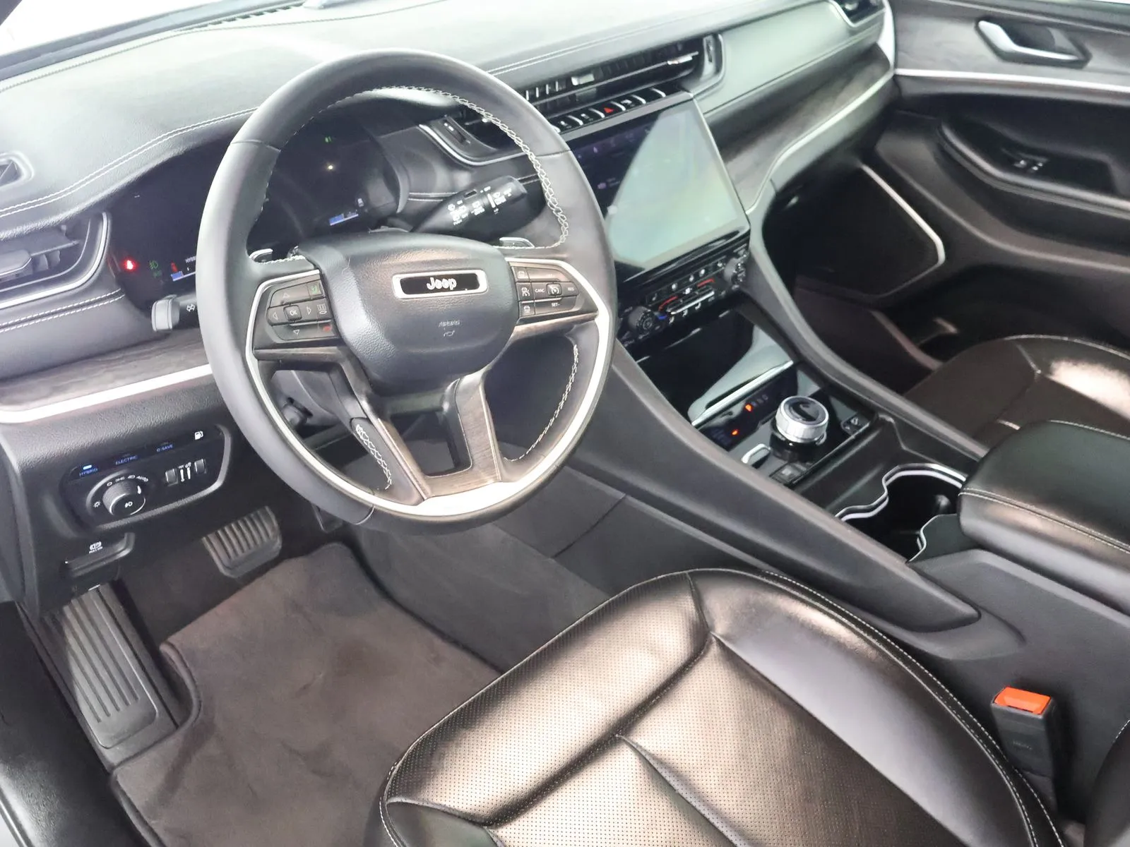 Jeep Grand Cherokee photo 24