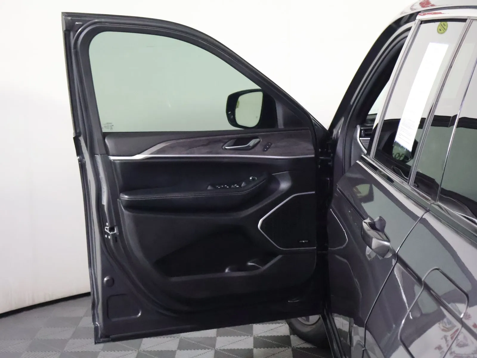 Jeep Grand Cherokee photo 23