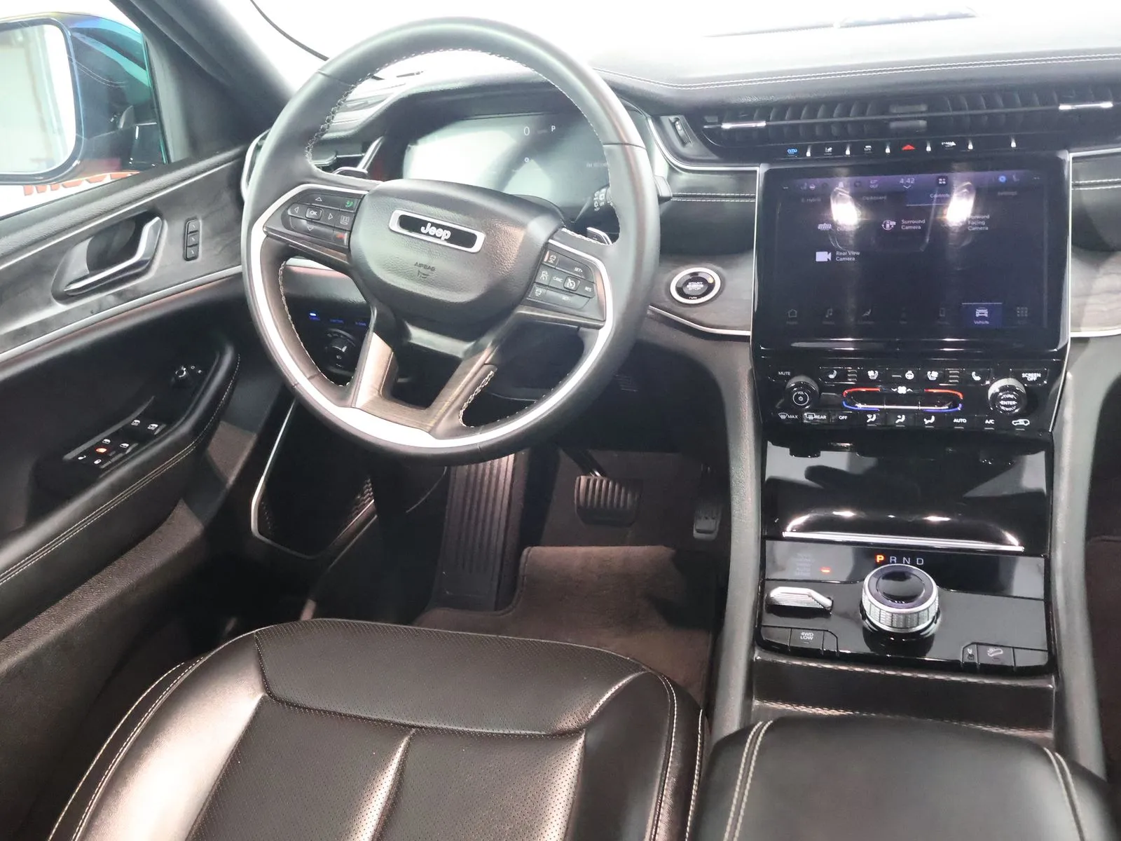 Jeep Grand Cherokee photo 29