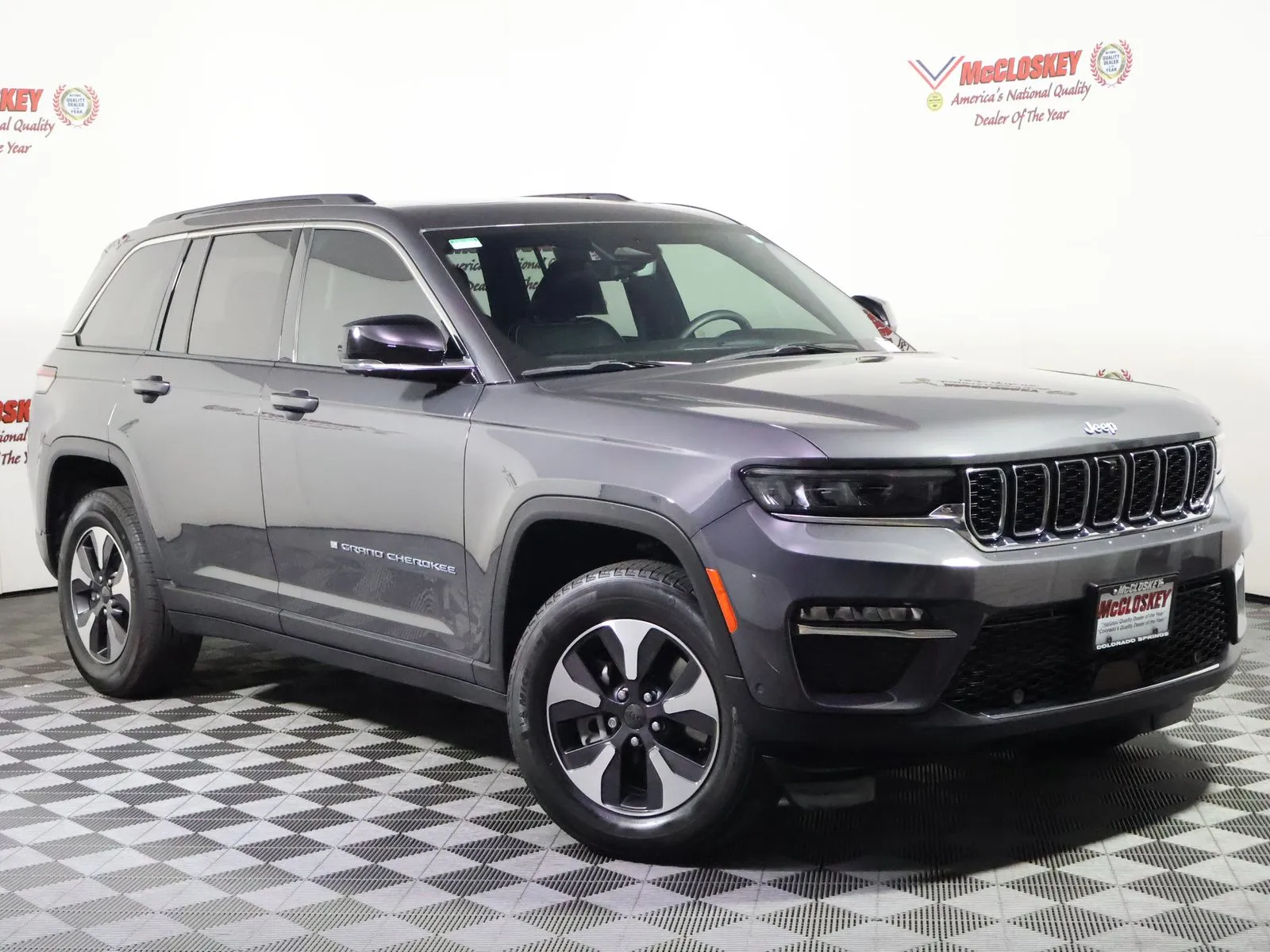 Jeep Grand Cherokee photo 2