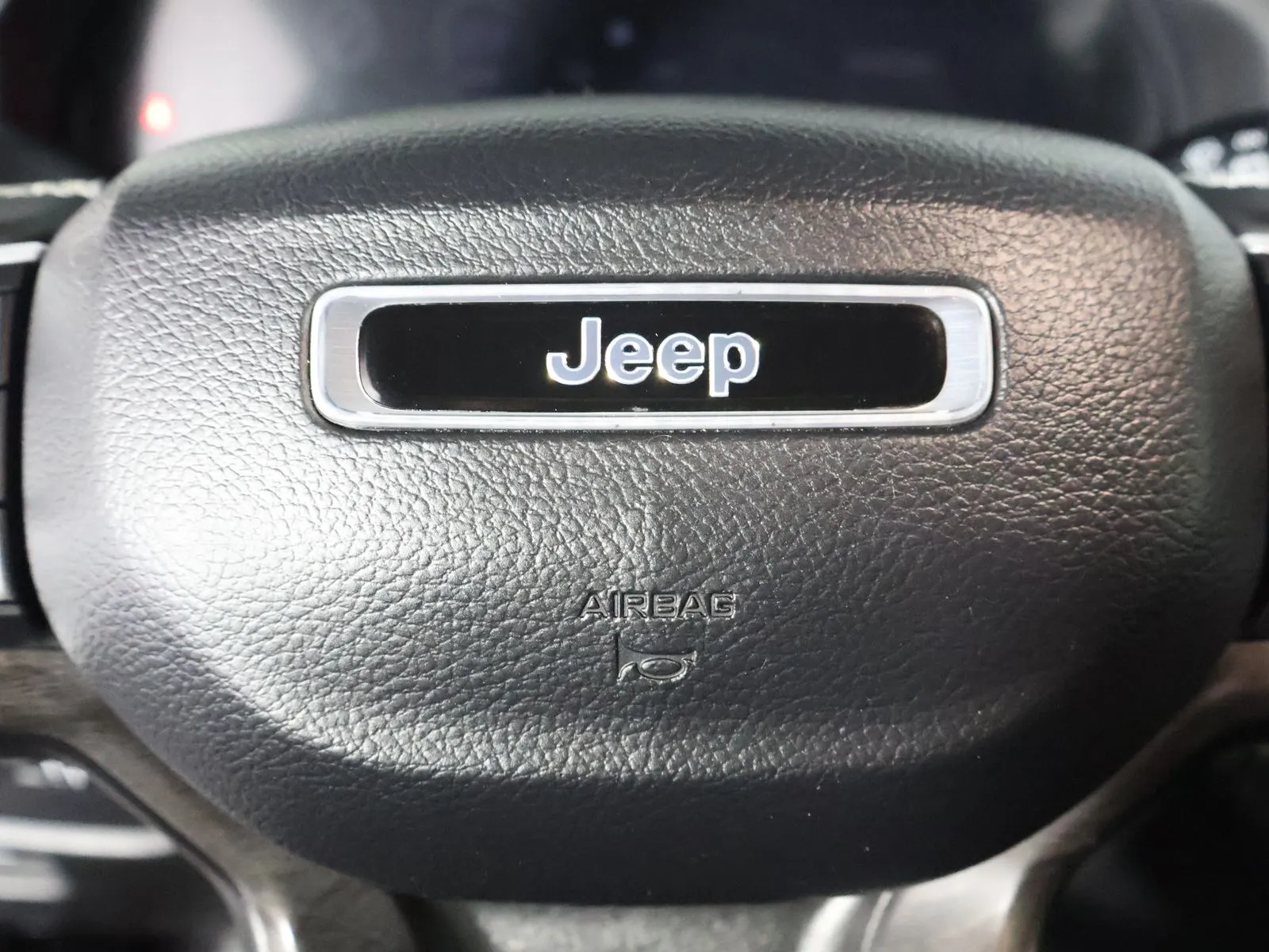 Jeep Grand Cherokee photo 32