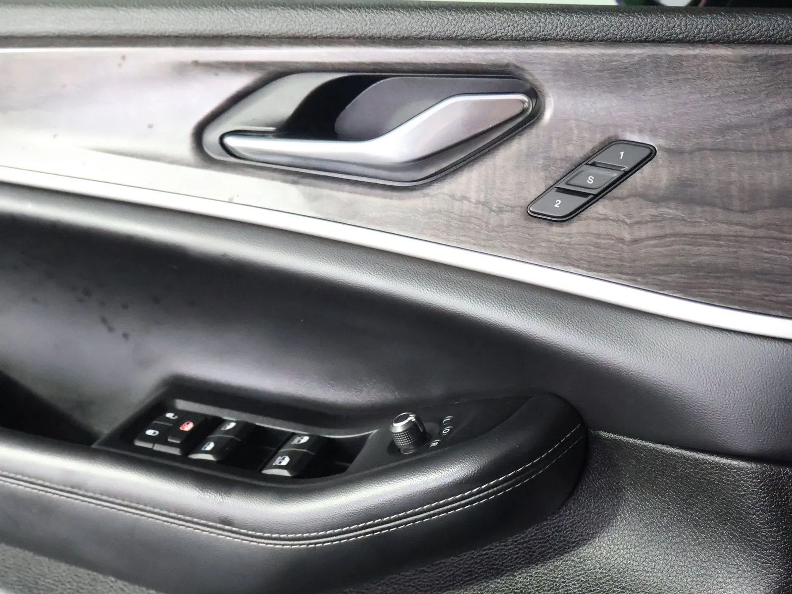 Jeep Grand Cherokee photo 35