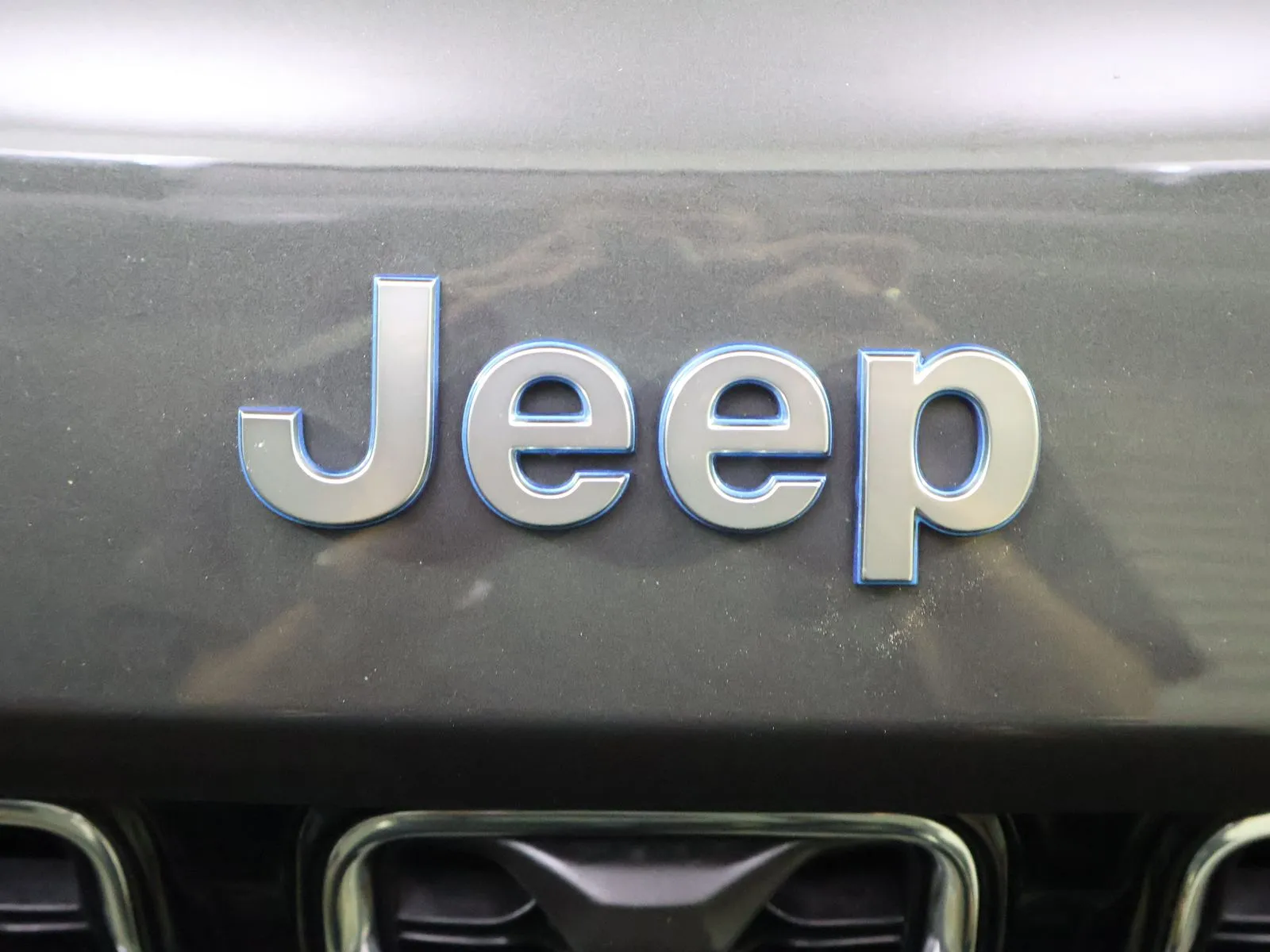Jeep Grand Cherokee photo 18