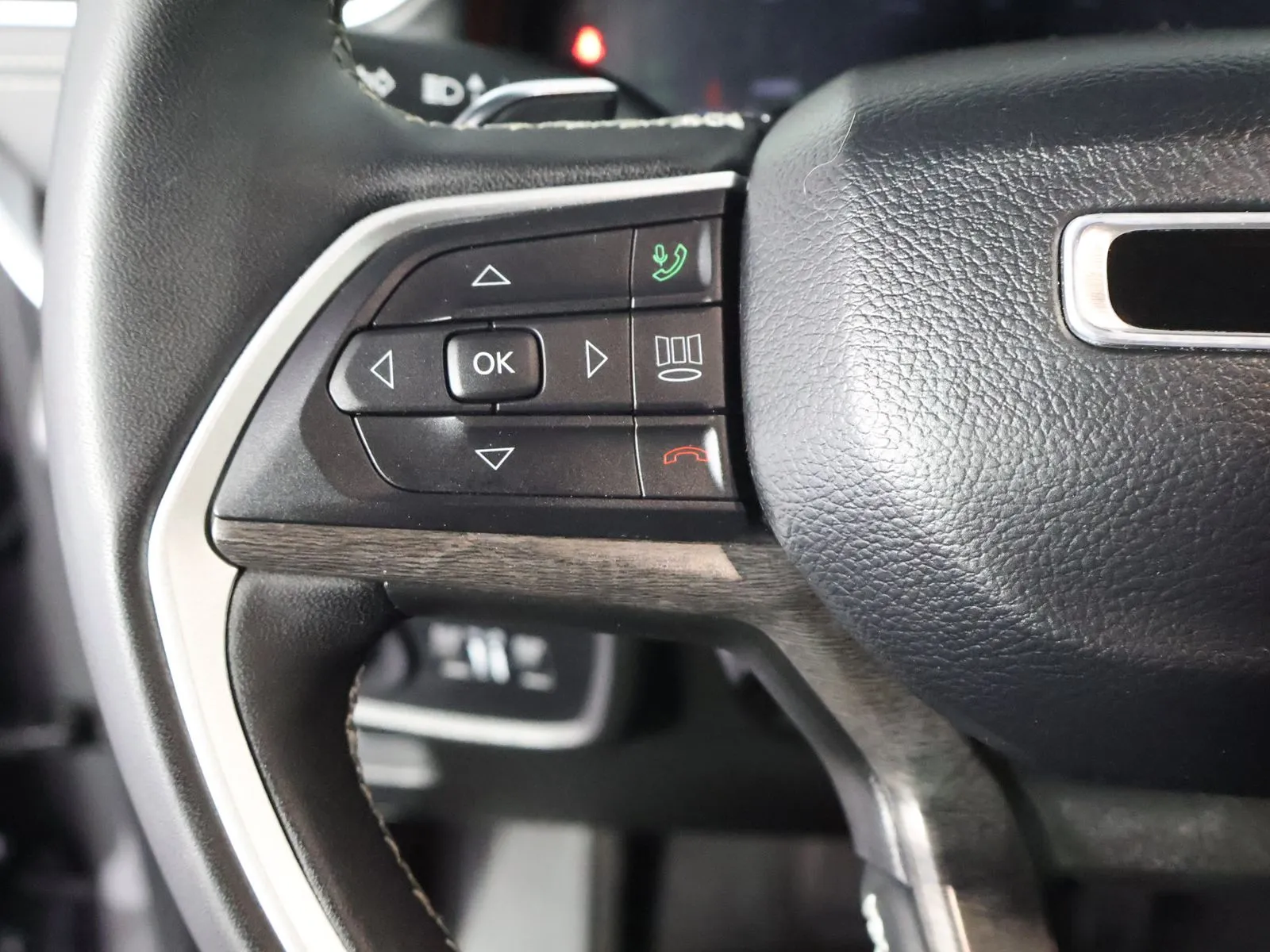 Jeep Grand Cherokee photo 33