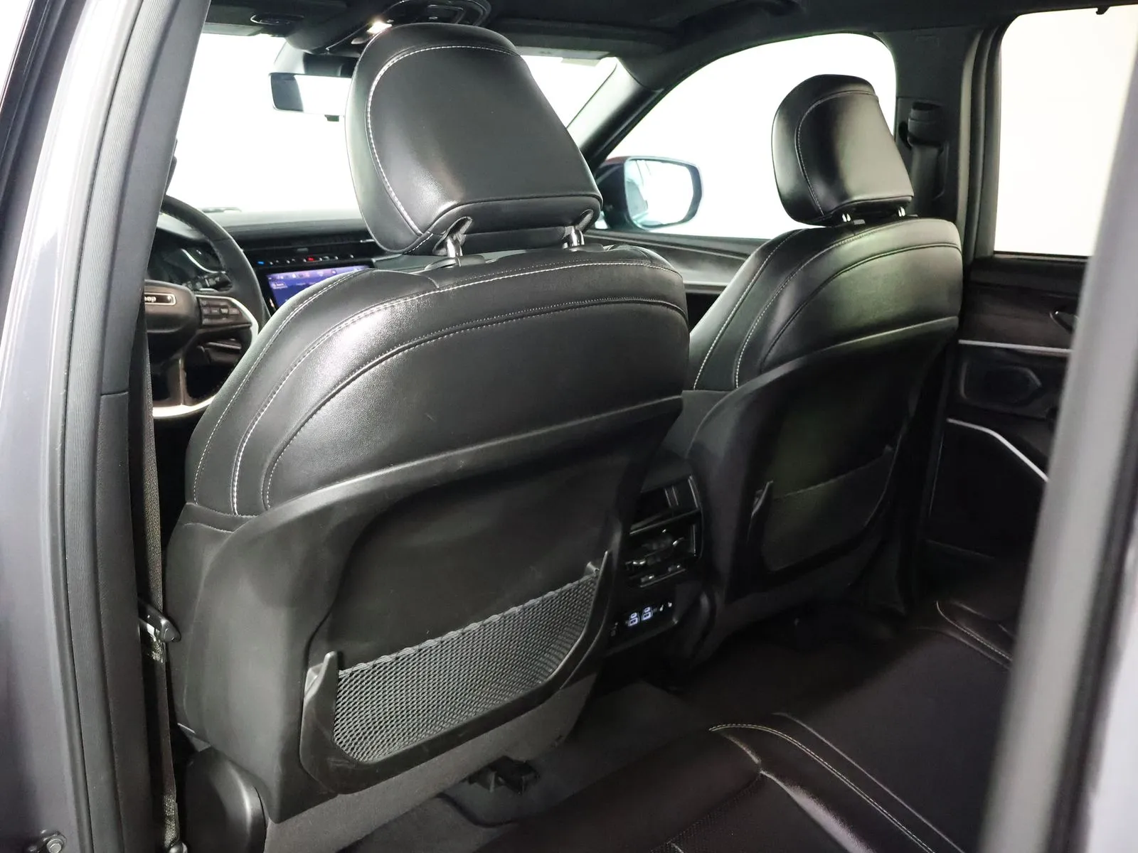 Jeep Grand Cherokee photo 48