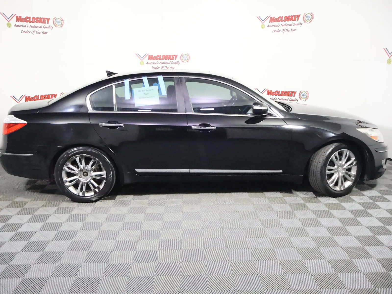 Hyundai Genesis photo 3
