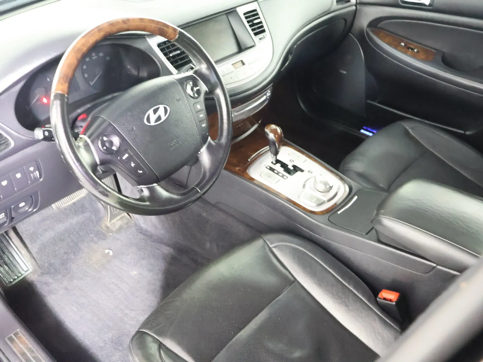 Hyundai Genesis photo 19