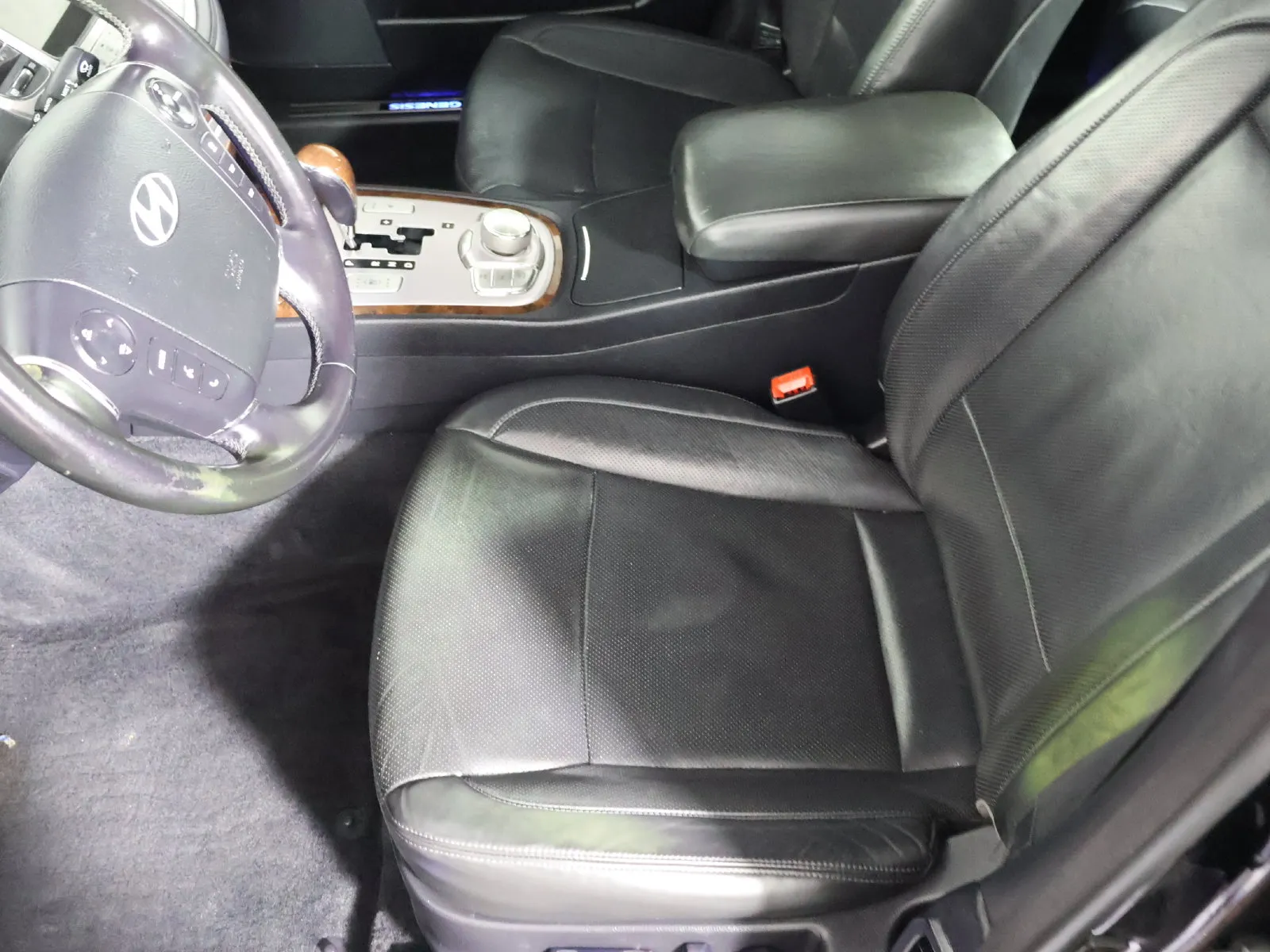 Hyundai Genesis photo 20