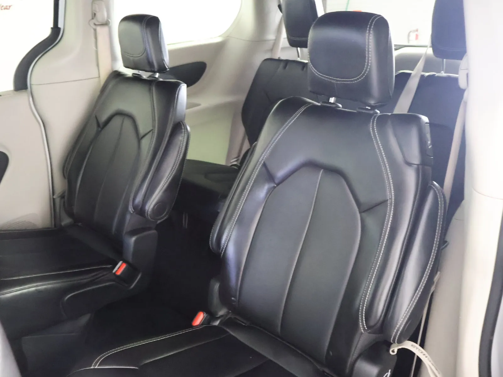 Chrysler Pacifica photo 45