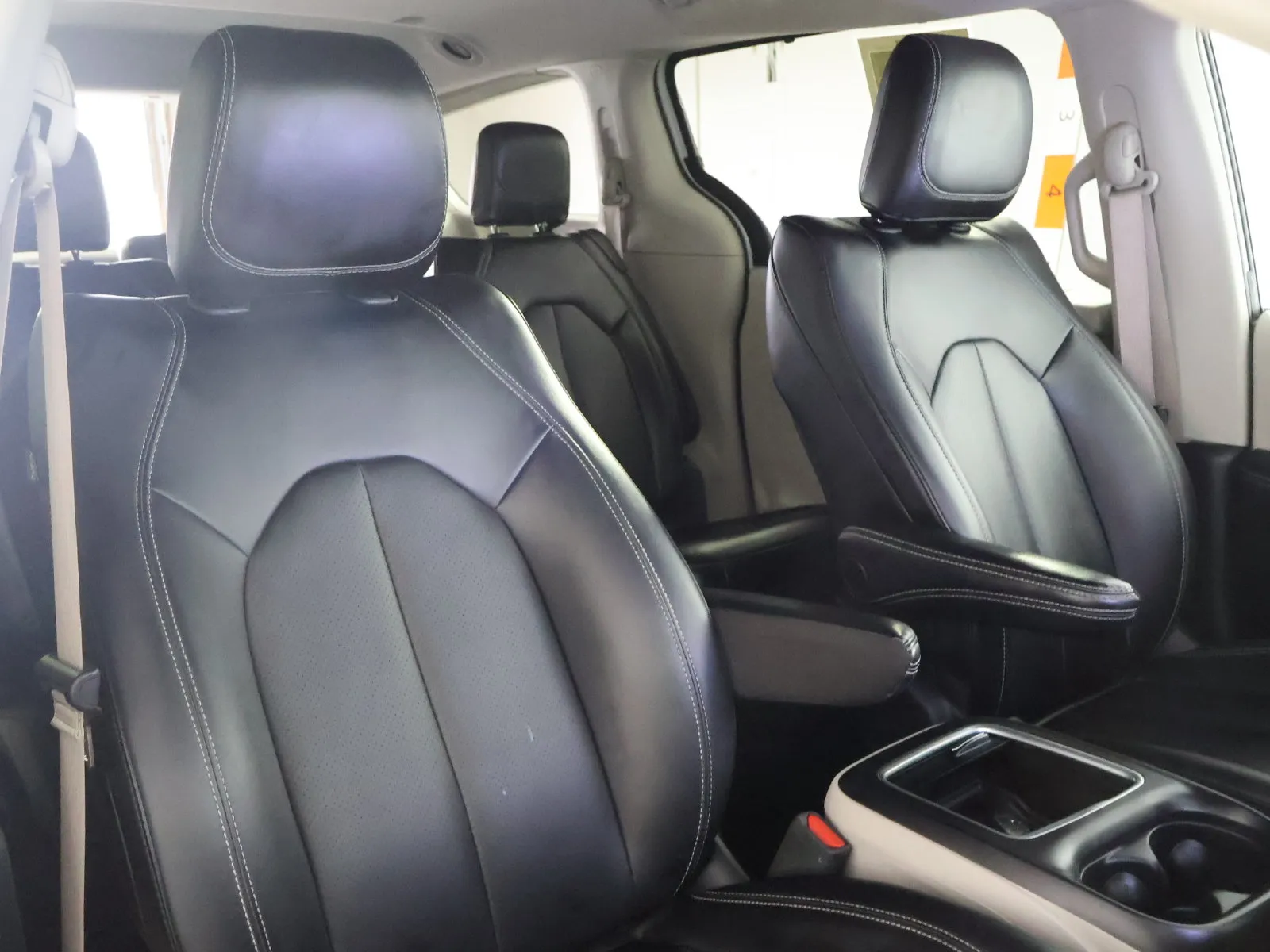 Chrysler Pacifica photo 53