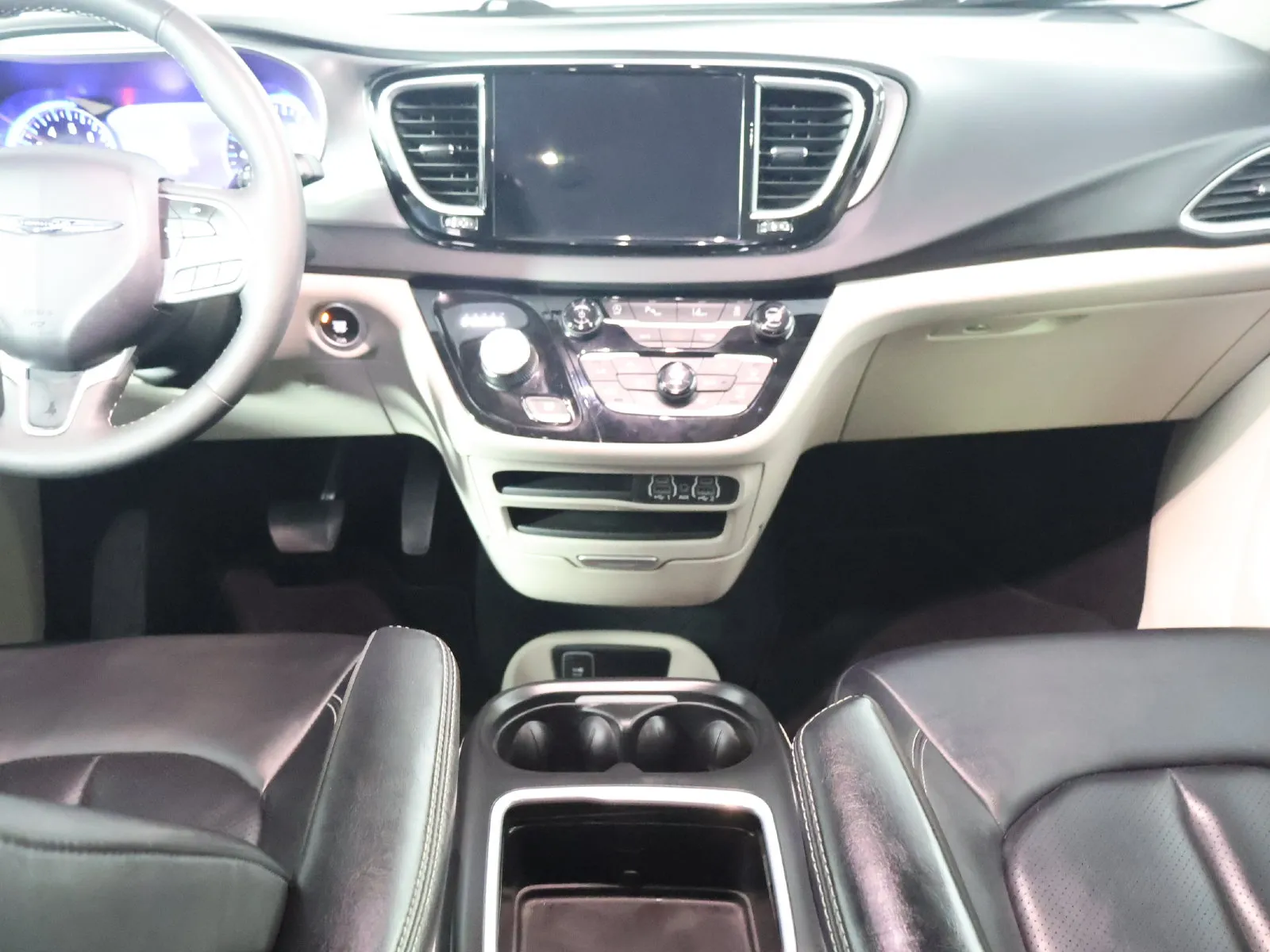 Chrysler Pacifica photo 27